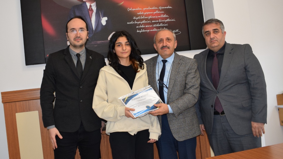 İlçe Milli Eğitim Müdürümüz Erkan Evran Kompozisyon Yarışmasında Türkiye 3.sü Olan İpek Yılmaz’ı Makamında Kabul Etti